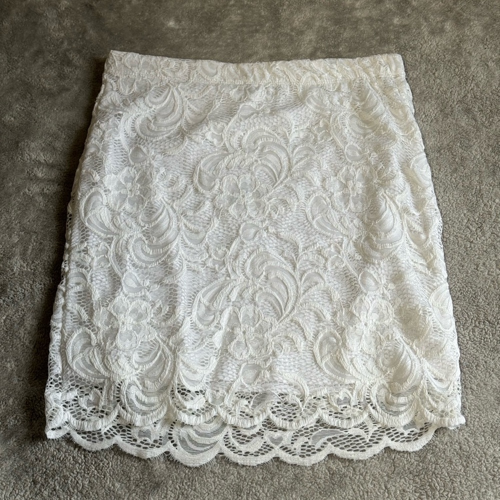 White lace mini skirt 💲⬇️